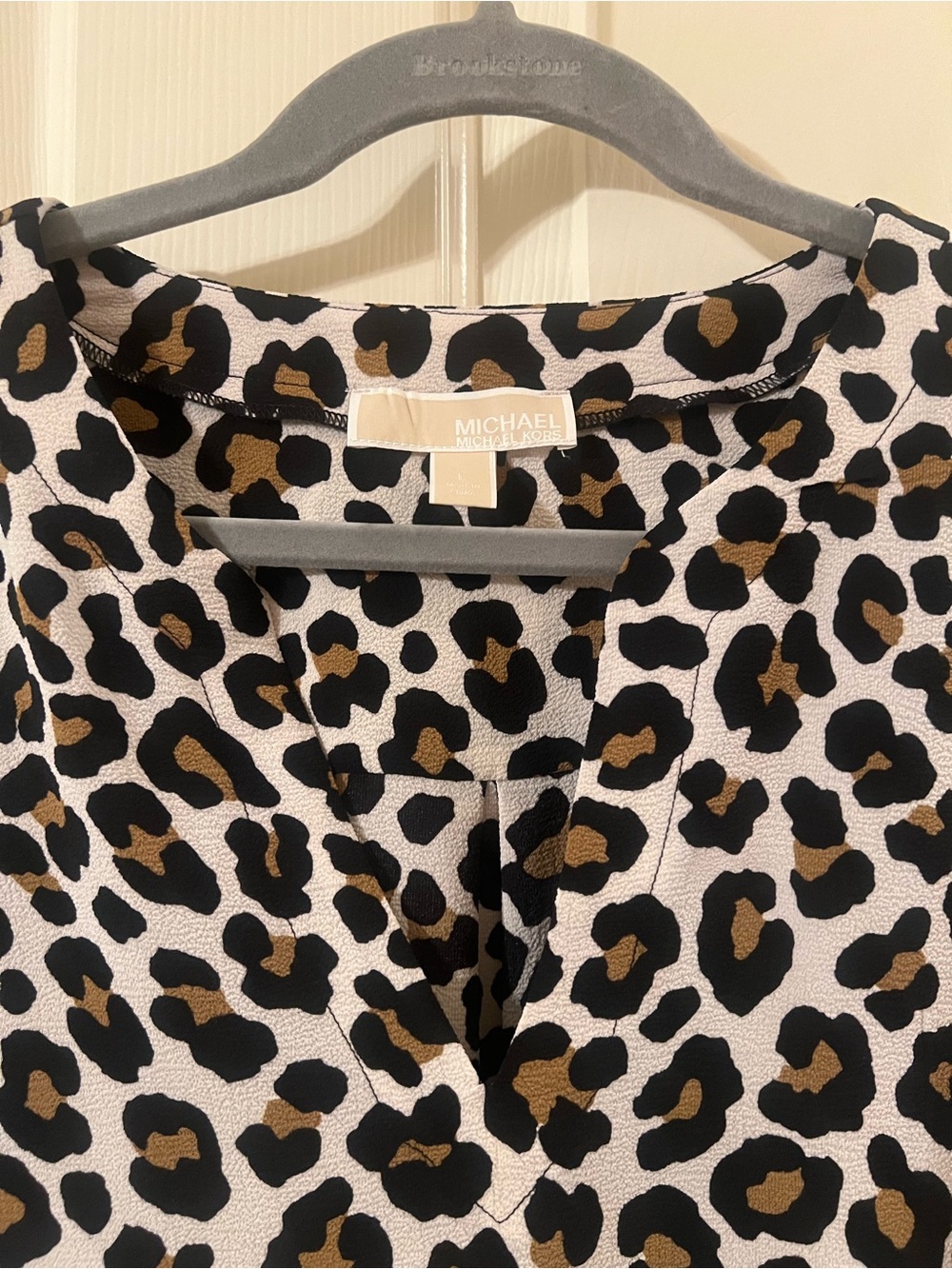 NWOT Michael Kors Women’s Leopard Print V-Neck Bracelet Sleeve Fall Blouse Large - Picture 4 of 8